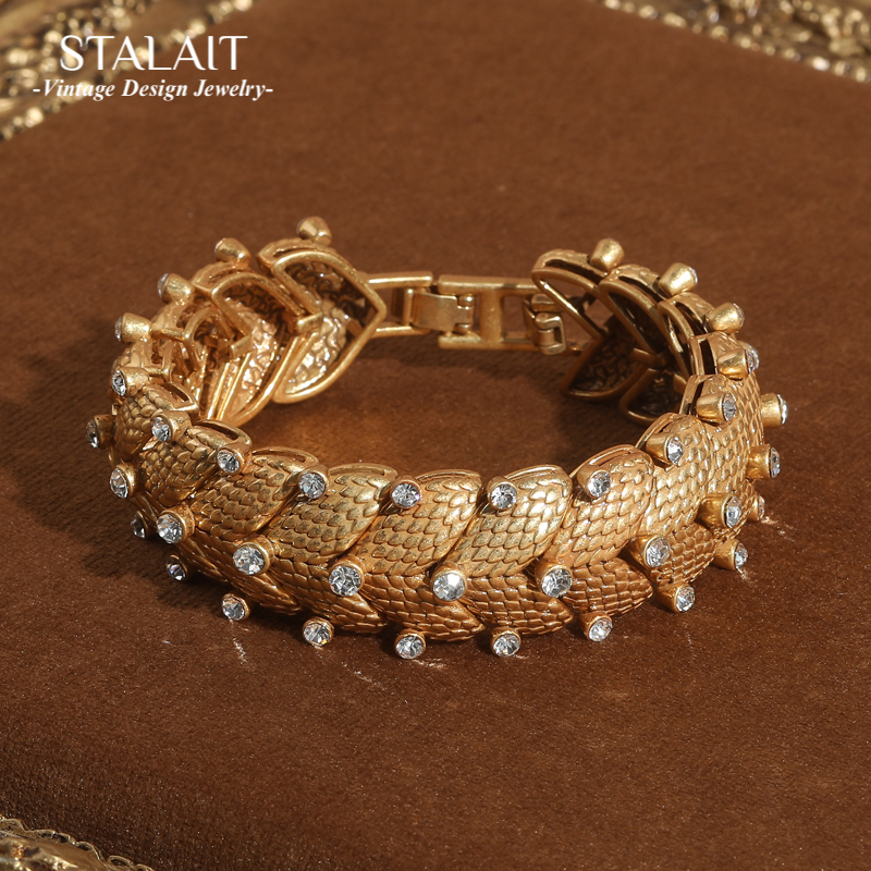 Vintage White Rhinestone Brace - Luxury Watch Dubai บทวิจารณ์และราคา